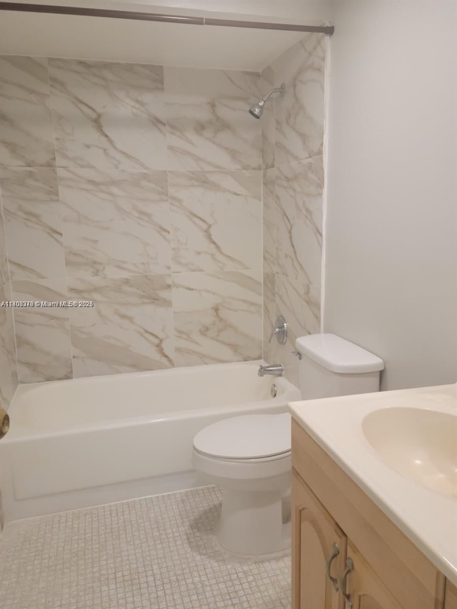 Real estate property located at 1800 81st Ave #1105, Broward, Courtyards Of Broward Con, North Lauderdale, FL