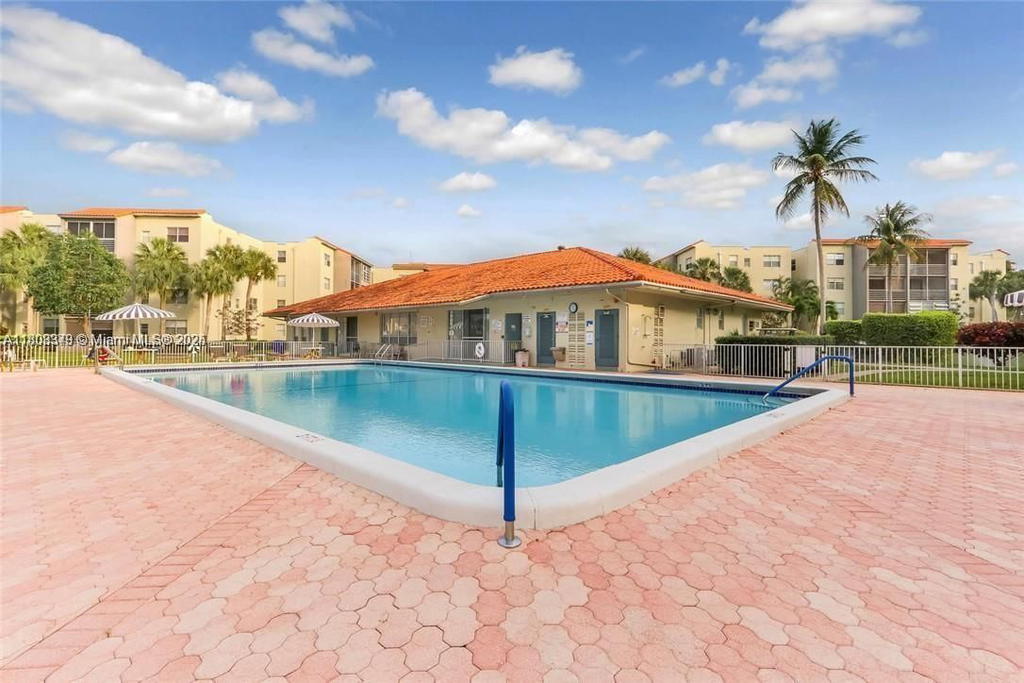 Real estate property located at 1800 81st Ave #1105, Broward, Courtyards Of Broward Con, North Lauderdale, FL