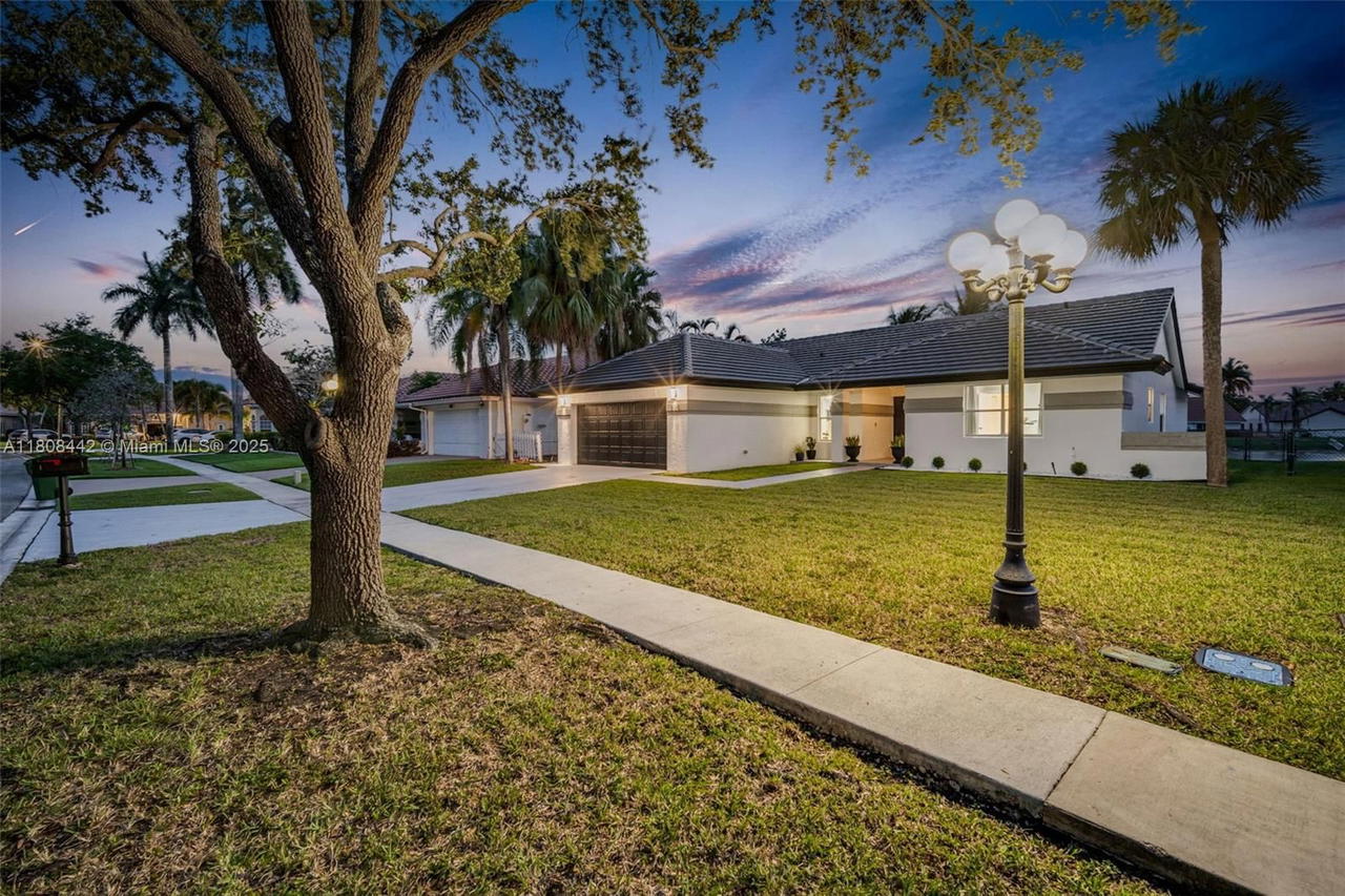 Real estate property located at 604 163rd Ave, Broward, Westfork 1 Plat, Pembroke Pines, FL