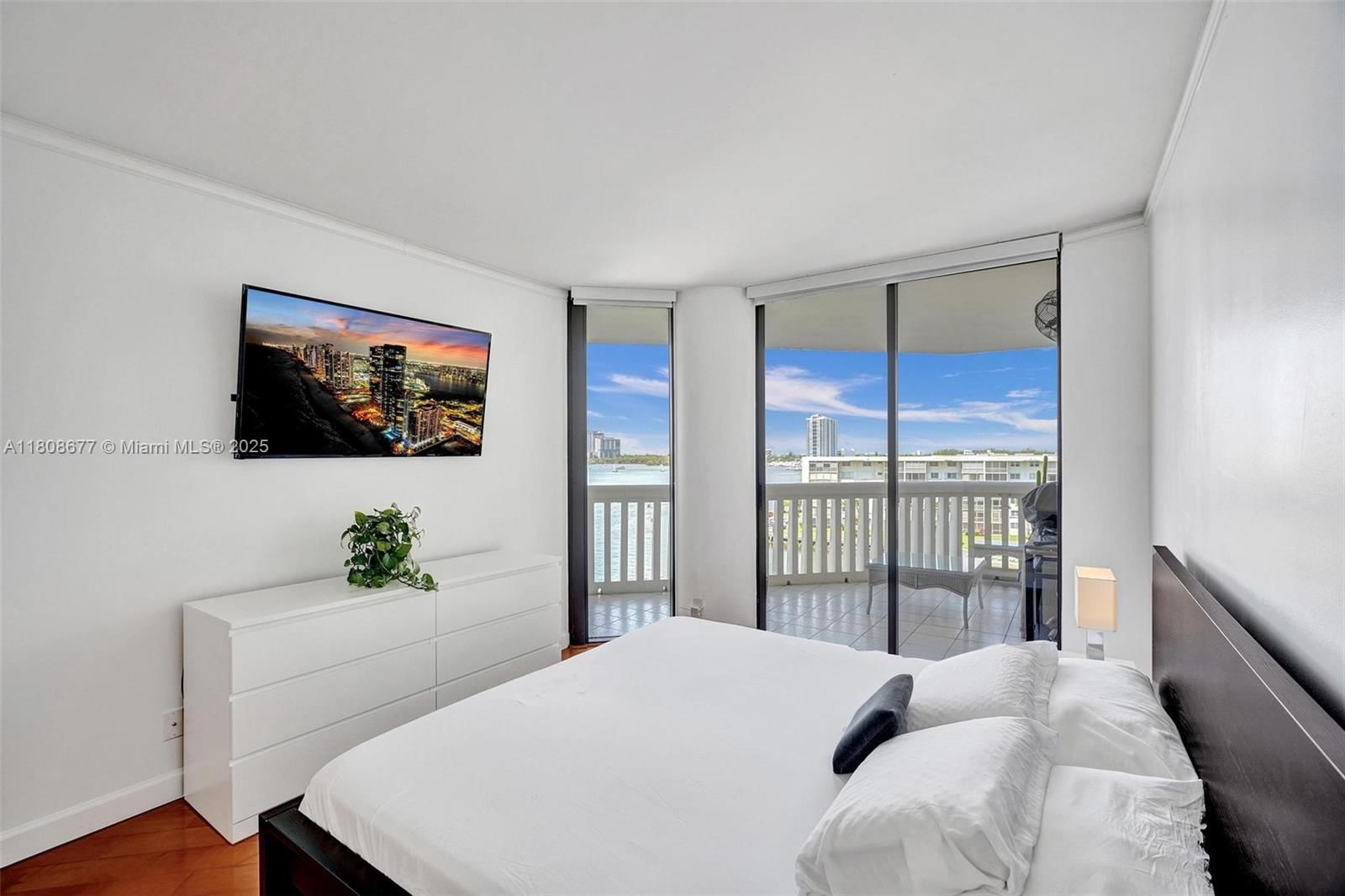 Real estate property located at 1000 Island Blvd #611, Miami-dade, 1000 Isl Blvd Williams Is, Aventura, FL