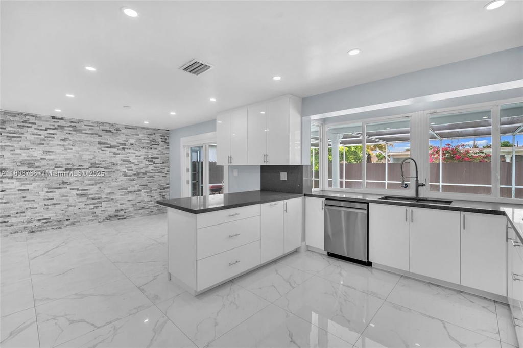 Real estate property located at 7921 Dilido Blvd, Broward, Miramar Park Third Add, Miramar, FL