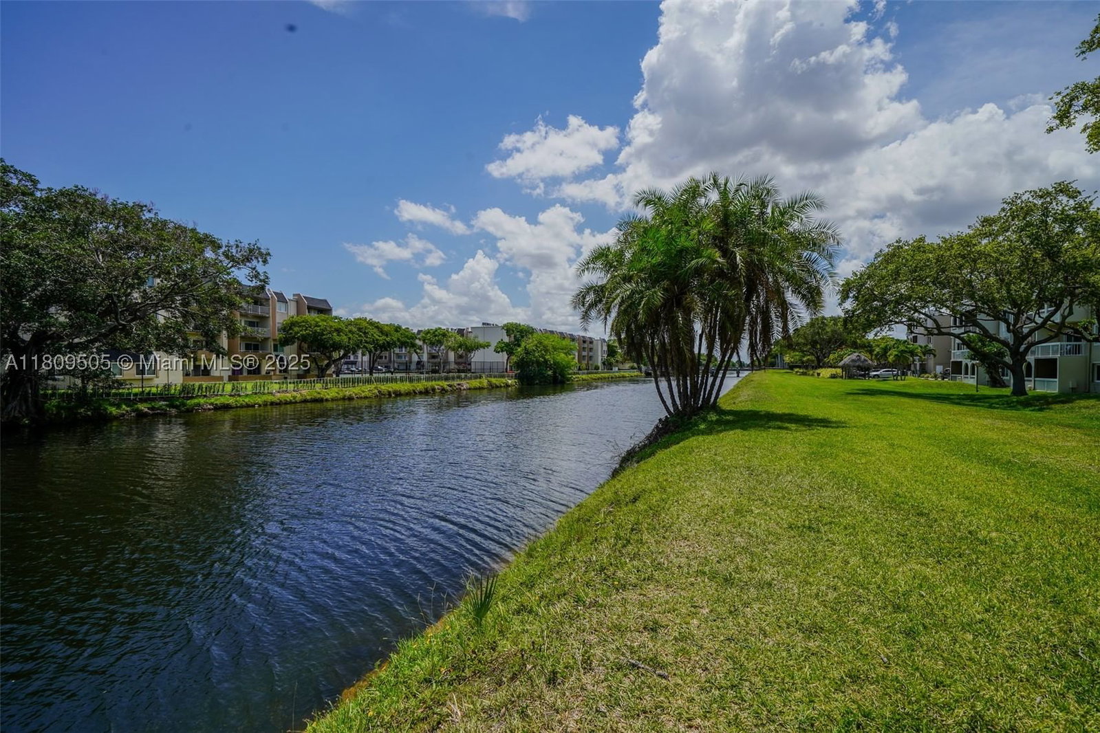 Real estate property located at 7800 Camino Real H-411, Miami-dade, Village Of Kings Creek Co, Miami, FL