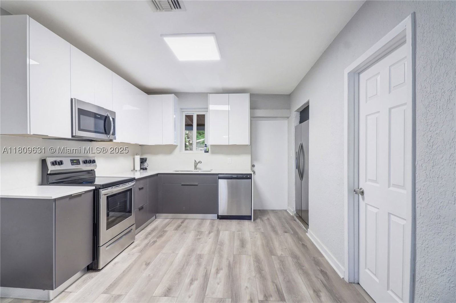 Real estate property located at 6039 38th St, Broward, Sun Land Park, Miramar, FL