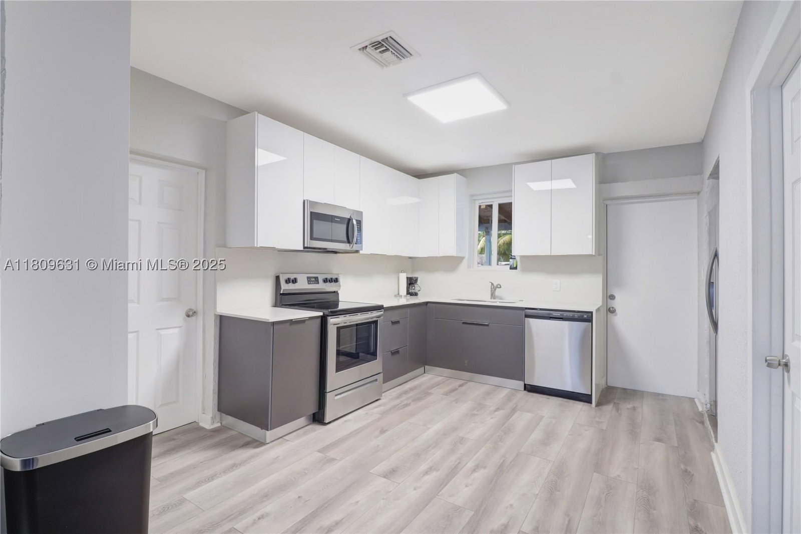 Real estate property located at 6039 38th St, Broward, Sun Land Park, Miramar, FL
