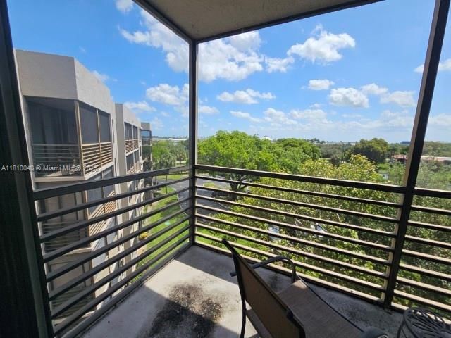 Real estate property located at 900 Colony Point Cir #505, Broward, Colony Point 1 Condo, Pembroke Pines, FL