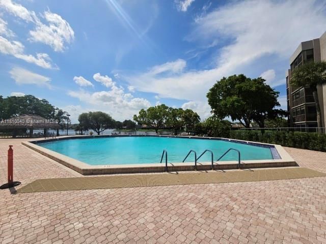 Real estate property located at 900 Colony Point Cir #505, Broward, Colony Point 1 Condo, Pembroke Pines, FL