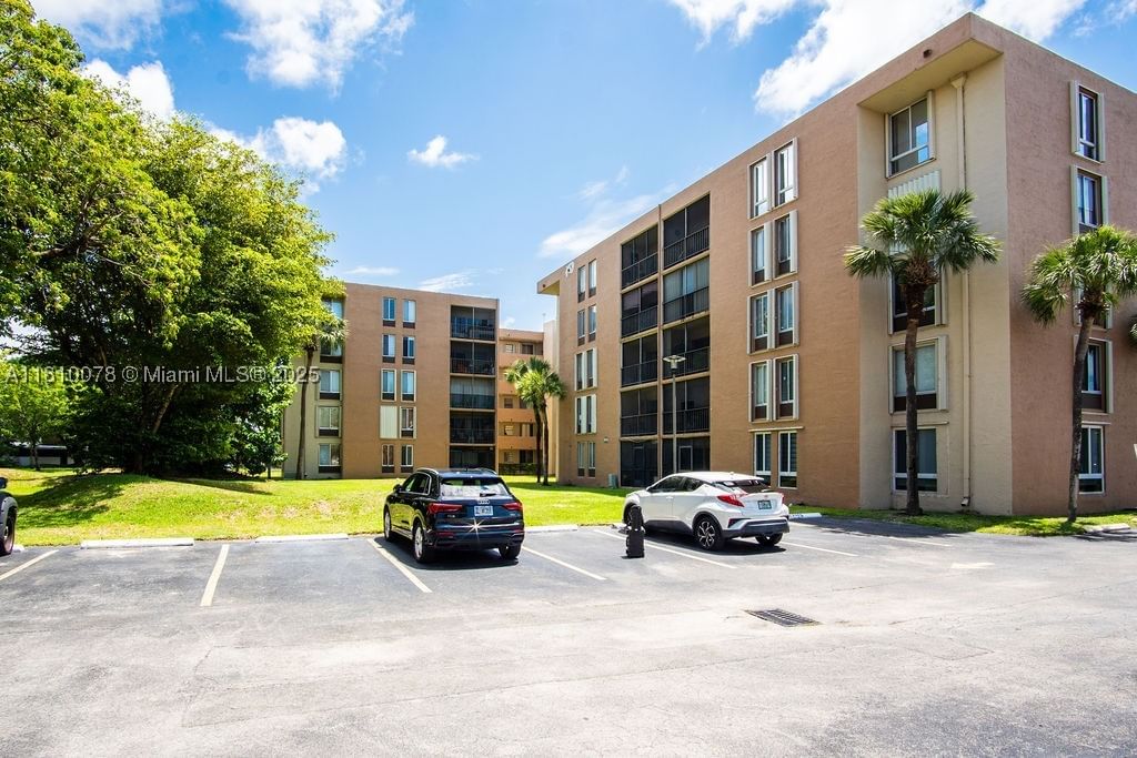 Real estate property located at 9110 Fontainebleau Blvd #502, Miami-dade, Parkside No 1 Condo - Bld, Miami, FL