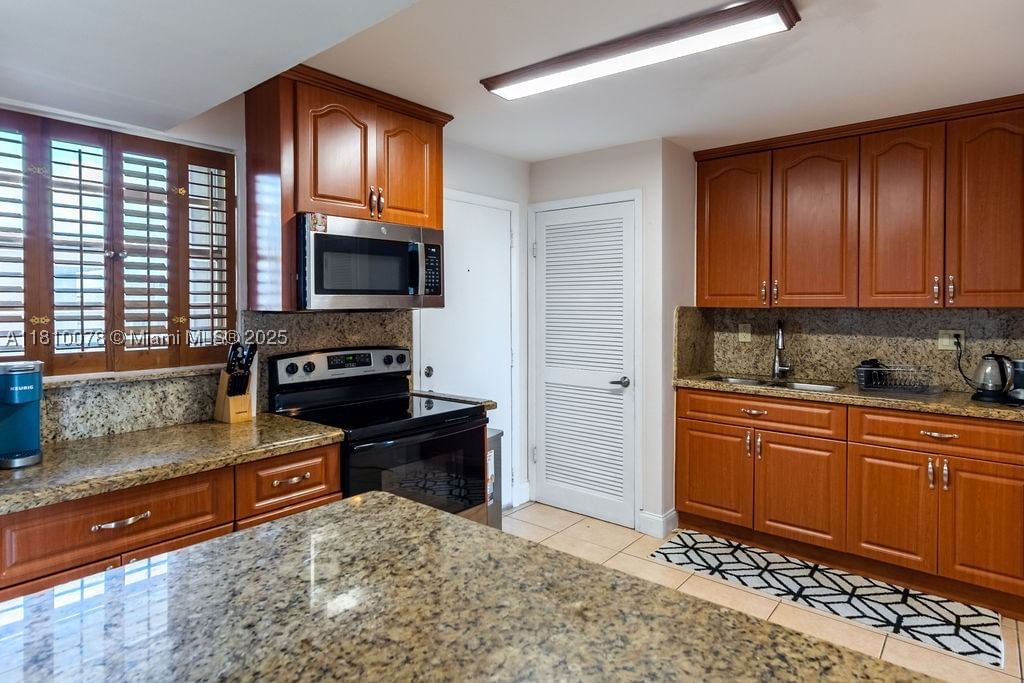 Real estate property located at 9110 Fontainebleau Blvd #502, Miami-dade, Parkside No 1 Condo - Bld, Miami, FL
