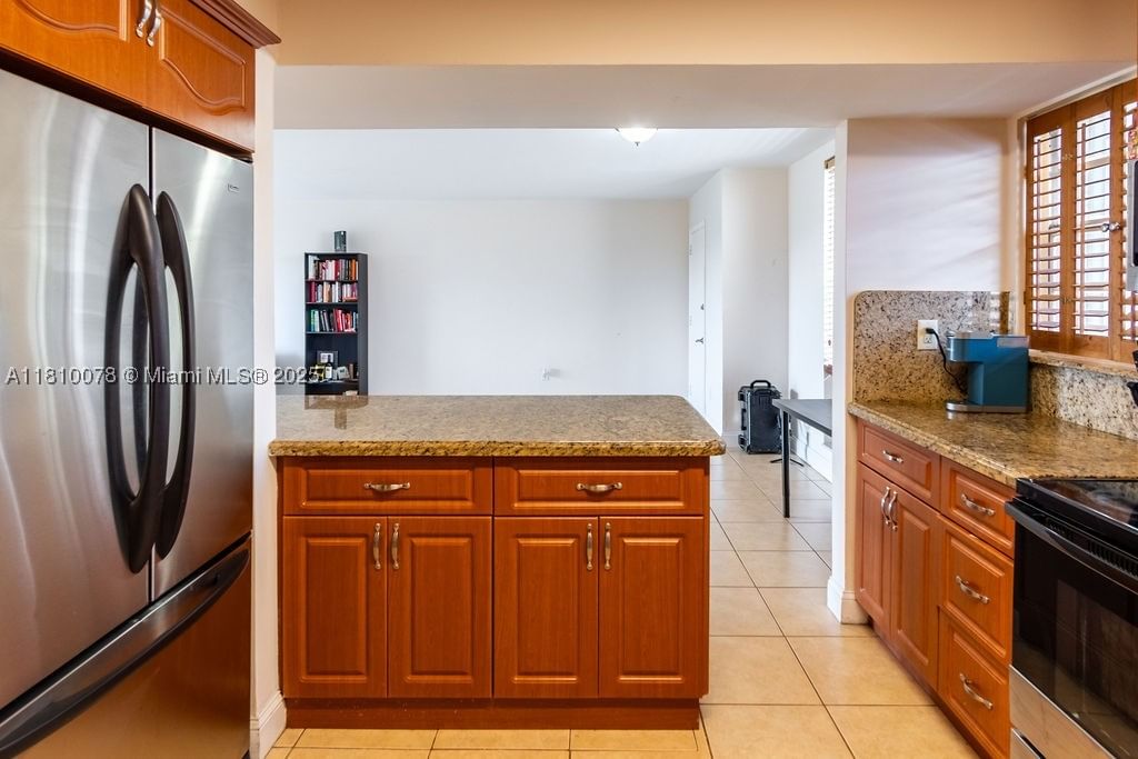 Real estate property located at 9110 Fontainebleau Blvd #502, Miami-dade, Parkside No 1 Condo - Bld, Miami, FL