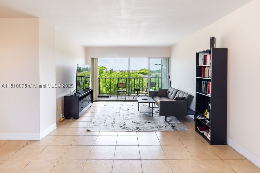 Real estate property located at 9110 Fontainebleau Blvd #502, Miami-dade, Parkside No 1 Condo - Bld, Miami, FL