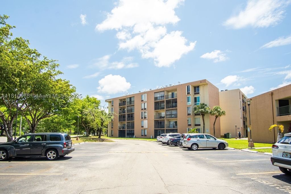 Real estate property located at 9110 Fontainebleau Blvd #502, Miami-dade, Parkside No 1 Condo - Bld, Miami, FL