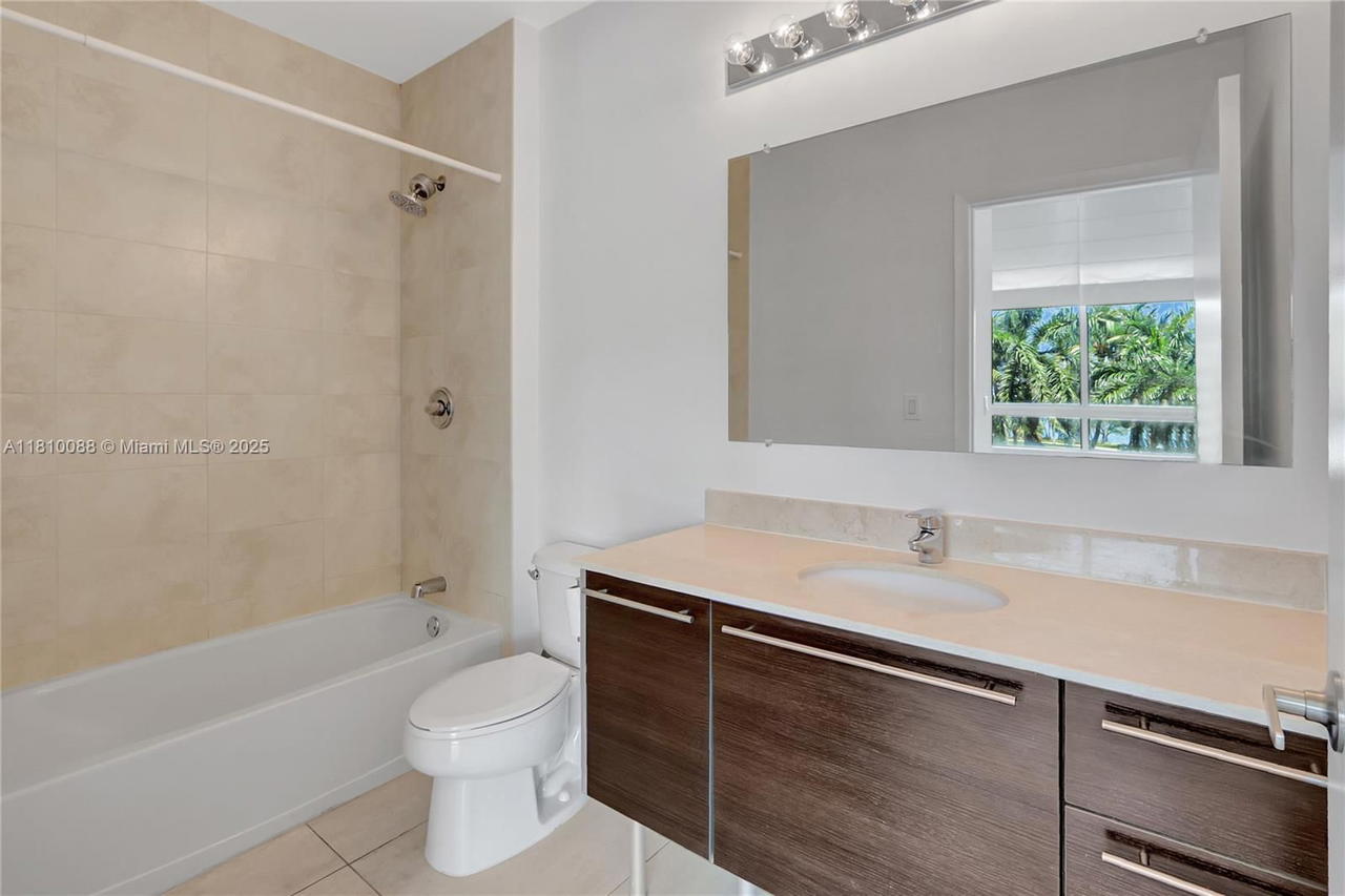Real estate property located at 1900 Bayshore Dr #507, Miami-dade, Quantum On The Bay Condo, Miami, FL