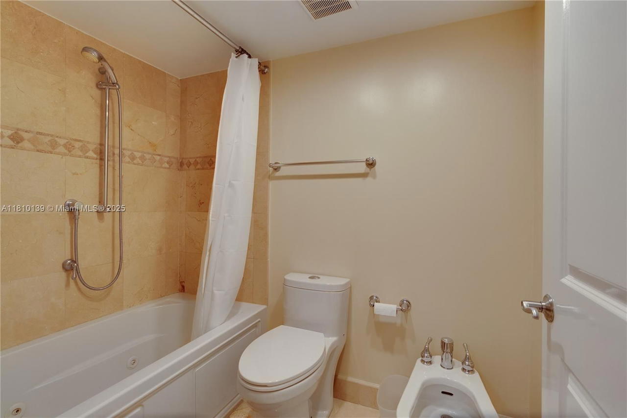 Real estate property located at 1623 Collins Ave #509, Miami-dade, The Georgian Condo, Miami Beach, FL