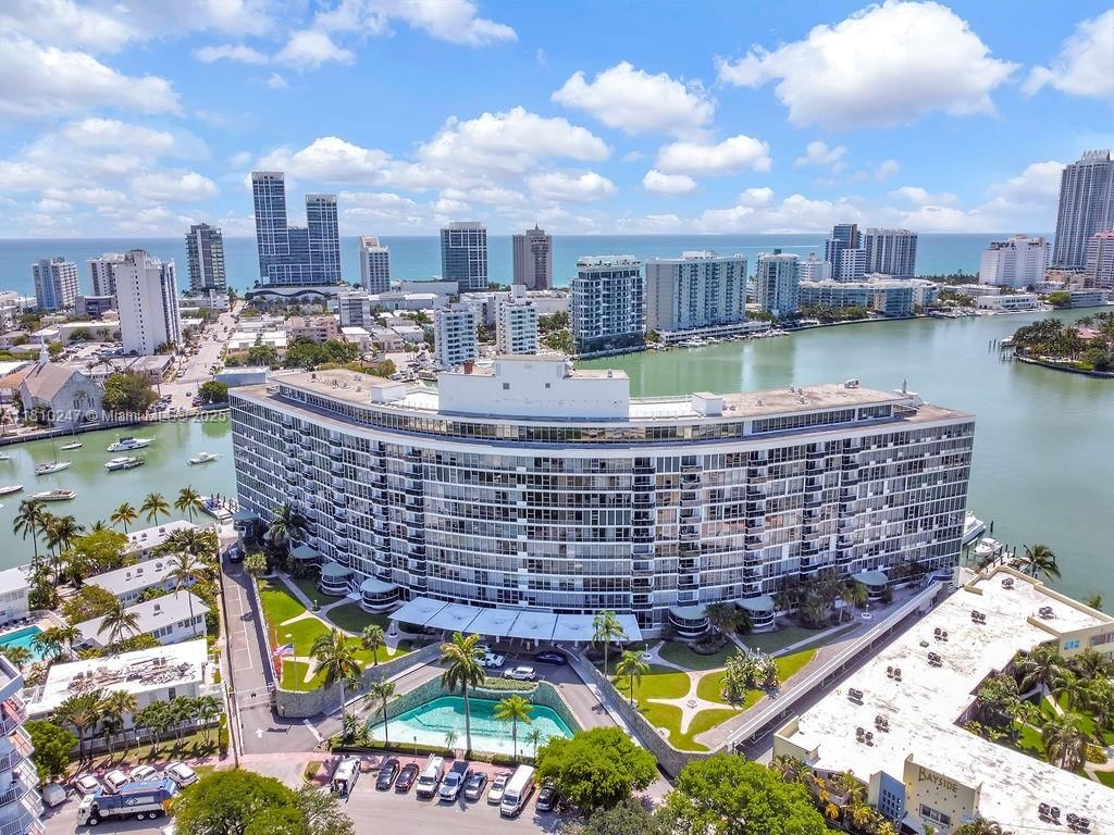 Real estate property located at 900 Bay Dr #905, Miami-dade, King Cole Condo, Miami Beach, FL