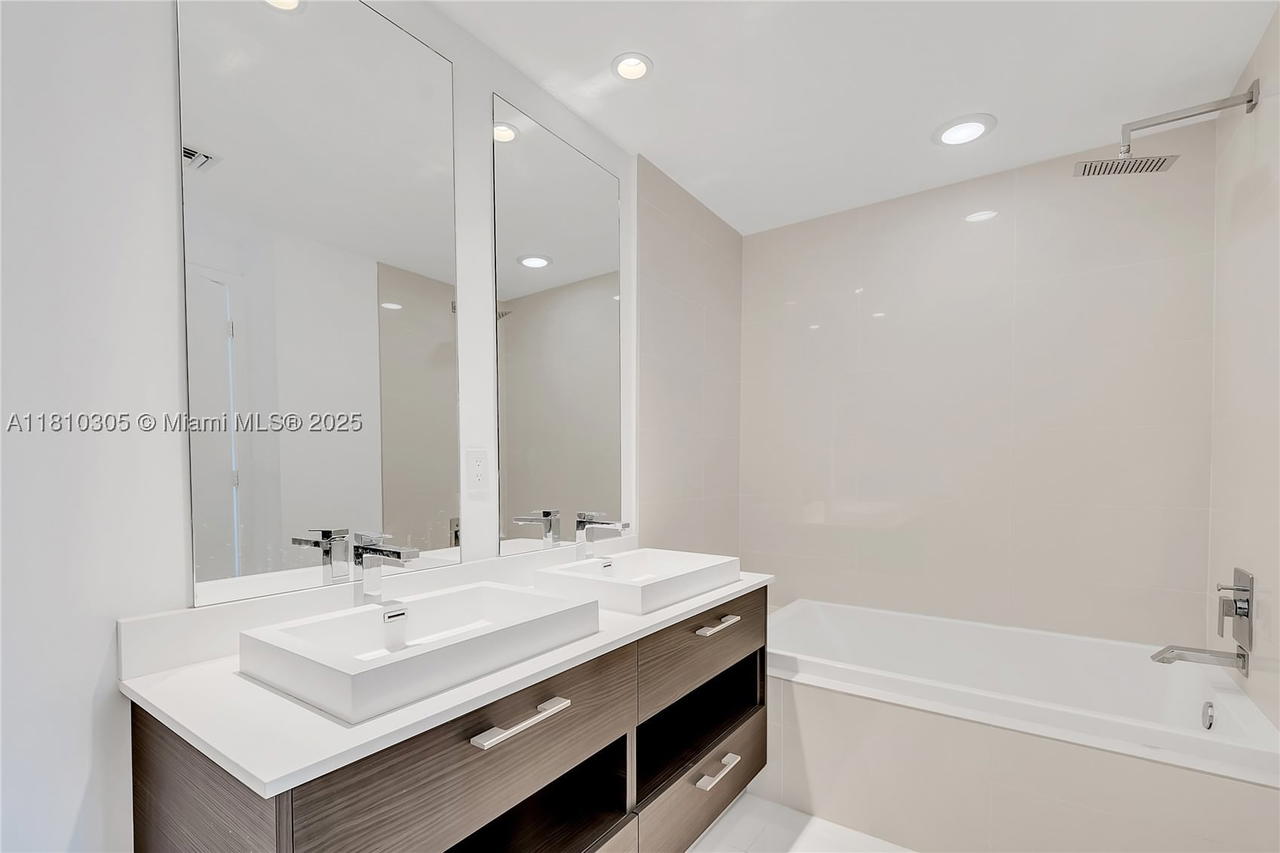 Real estate property located at 45 9th St #2105, Miami-dade, Brickell Heights East Con, Miami, FL
