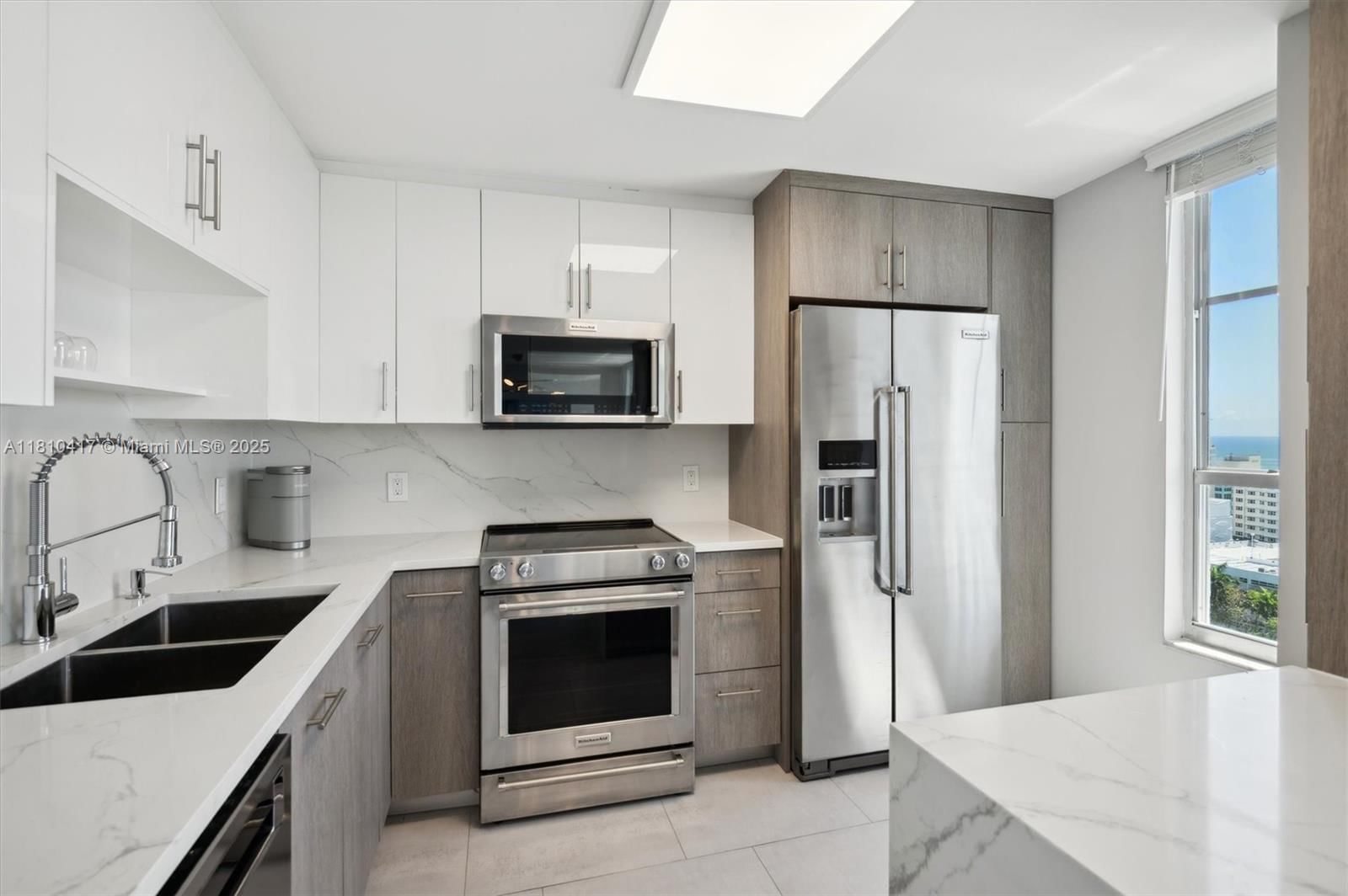 Real estate property located at 4101 Pine Tree Dr #1715, Miami-dade, Tower Forty One Condo, Miami Beach, FL