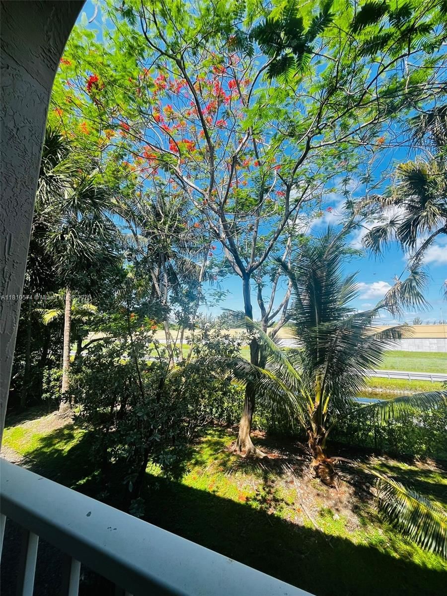 Real estate property located at 5670 116th Ave #212, Miami-dade, Las Brisas At Doral Condo, Doral, FL