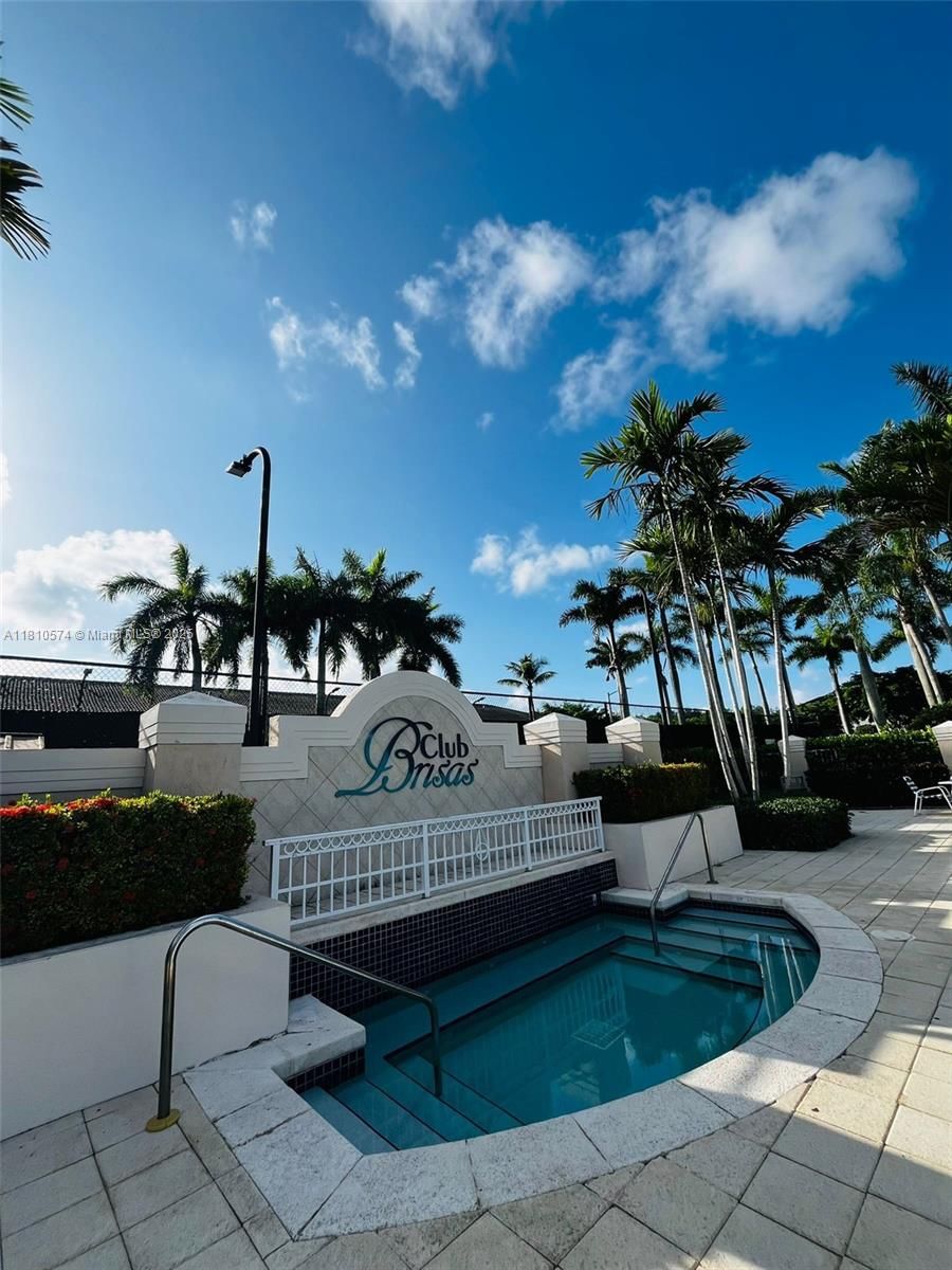 Real estate property located at 5670 116th Ave #212, Miami-dade, Las Brisas At Doral Condo, Doral, FL