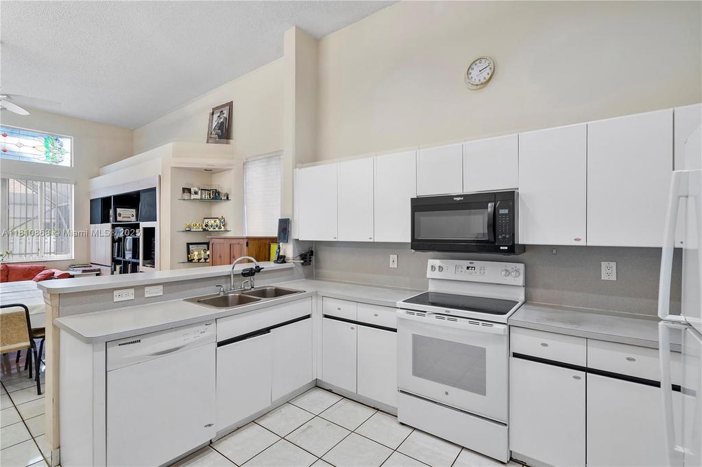 Real estate property located at 1357 Camellia Ln, Broward, Sector 6 East, Weston, FL