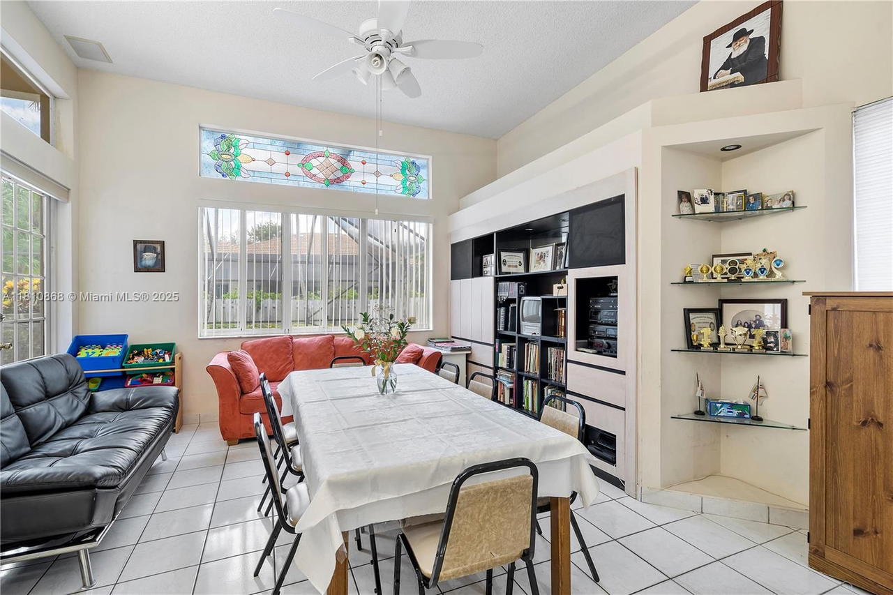 Real estate property located at 1357 Camellia Ln, Broward, Sector 6 East, Weston, FL
