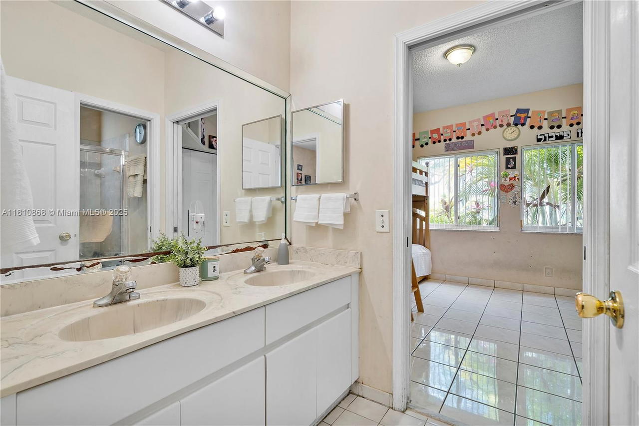 Real estate property located at 1357 Camellia Ln, Broward, Sector 6 East, Weston, FL