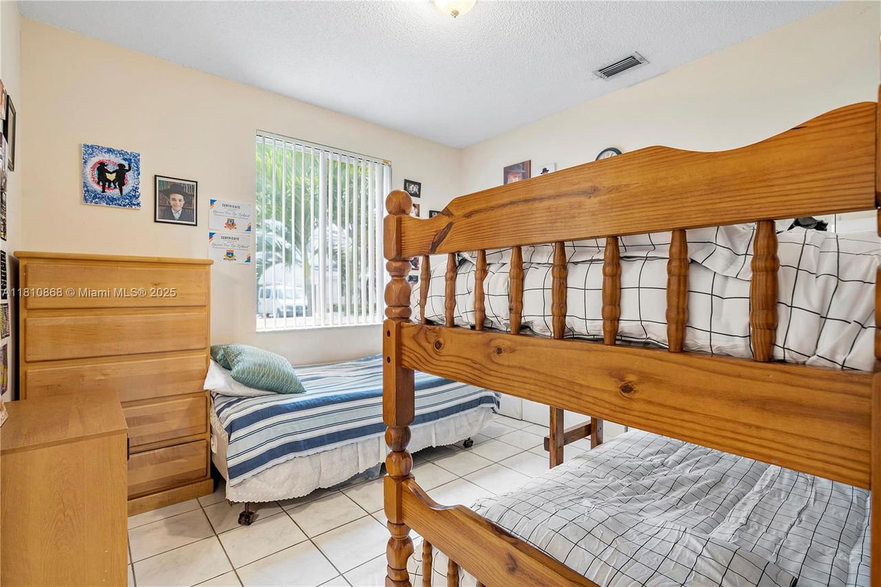 Real estate property located at 1357 Camellia Ln, Broward, Sector 6 East, Weston, FL