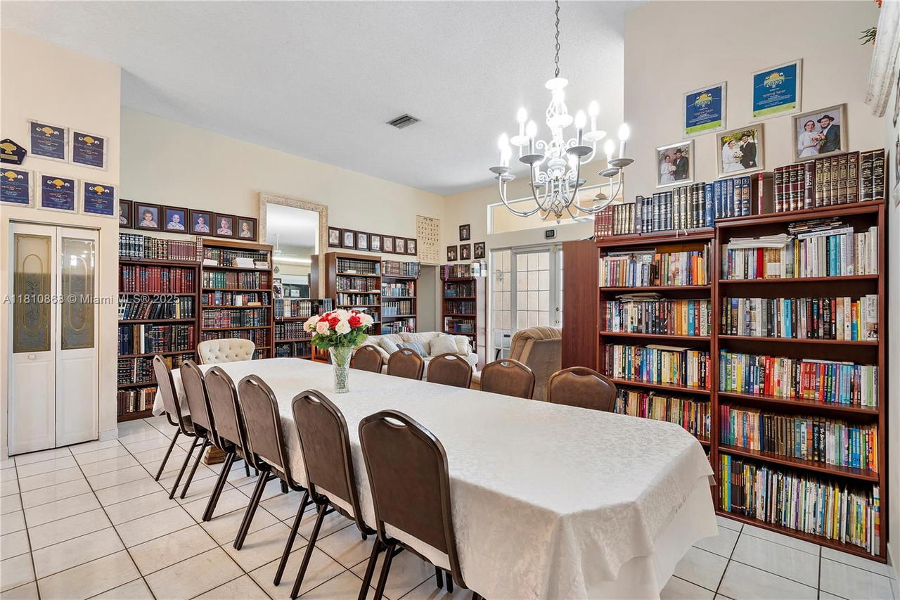 Real estate property located at 1357 Camellia Ln, Broward, Sector 6 East, Weston, FL