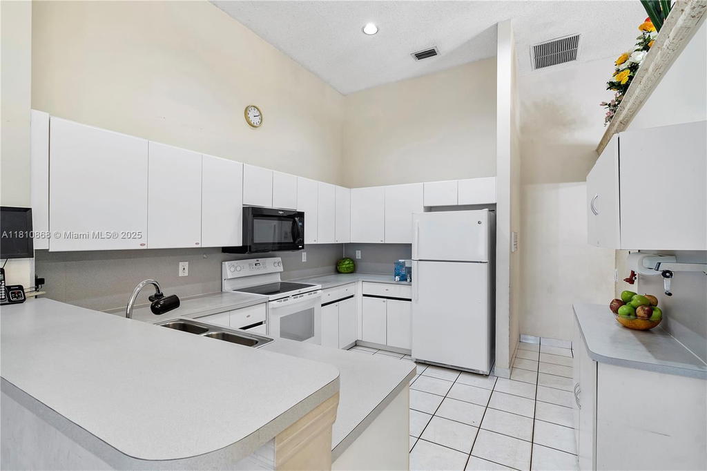 Real estate property located at 1357 Camellia Ln, Broward, Sector 6 East, Weston, FL