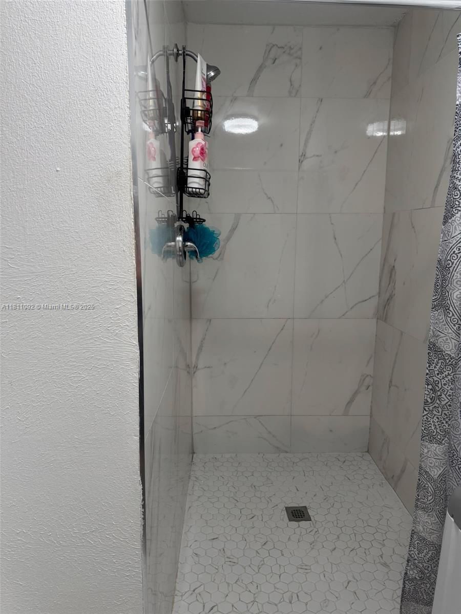 Real estate property located at 5010 190th St, Miami-dade, Carol City 6th Addn, Miami Gardens, FL