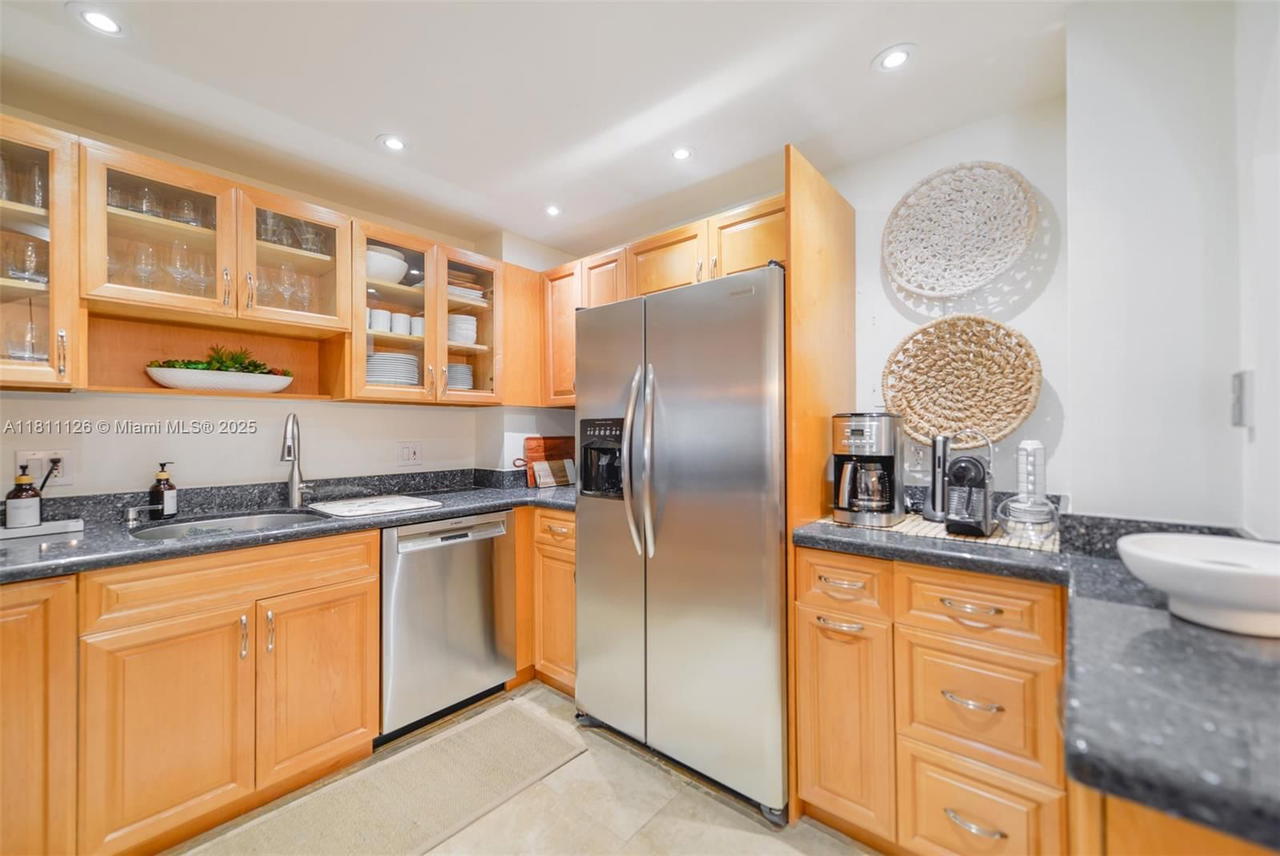 Real estate property located at 1950 Ocean Dr #14G, Broward, Hemispheres Condo, Hallandale Beach, FL