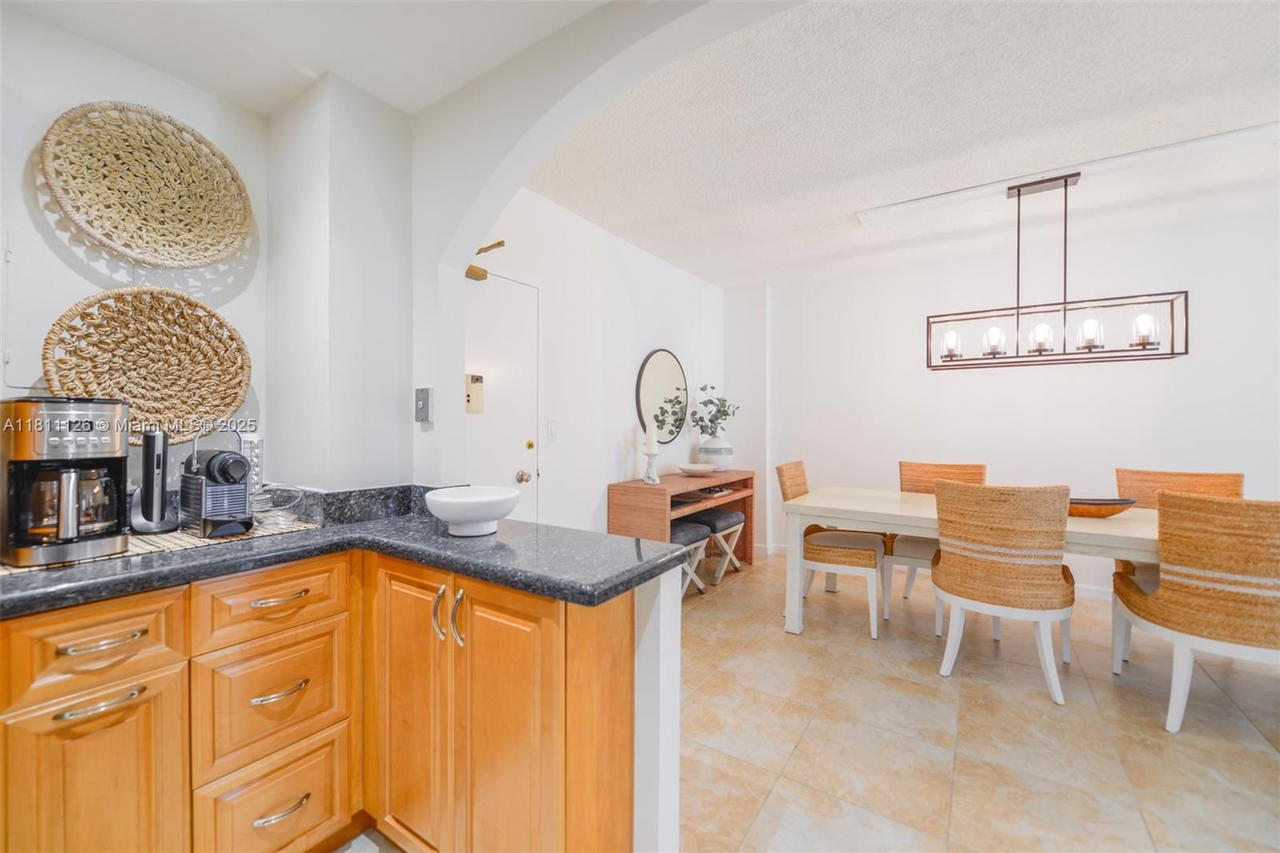 Real estate property located at 1950 Ocean Dr #14G, Broward, Hemispheres Condo, Hallandale Beach, FL