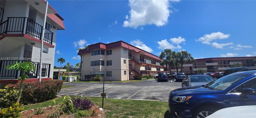 Real estate property located at 1400 191st St #225, Miami-dade, Fourth Horizons Condo, Miami, FL