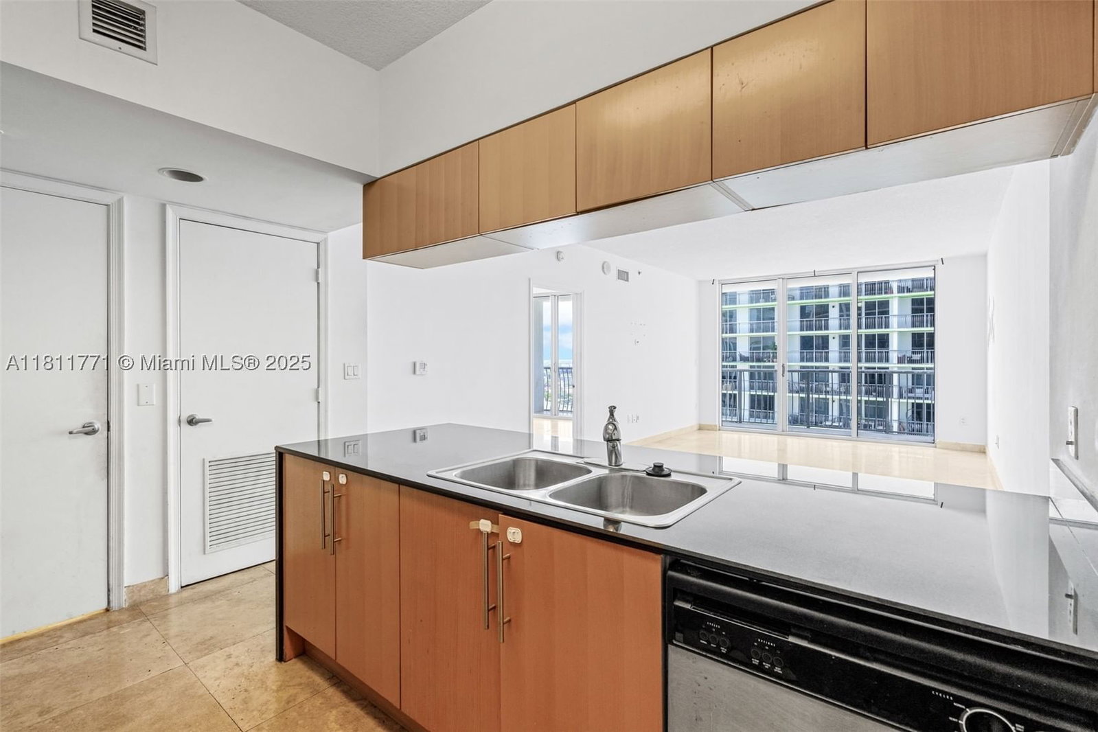 Real estate property located at 1750 Bayshore Dr #2809, Miami-dade, Opera Tower Condo, Miami, FL