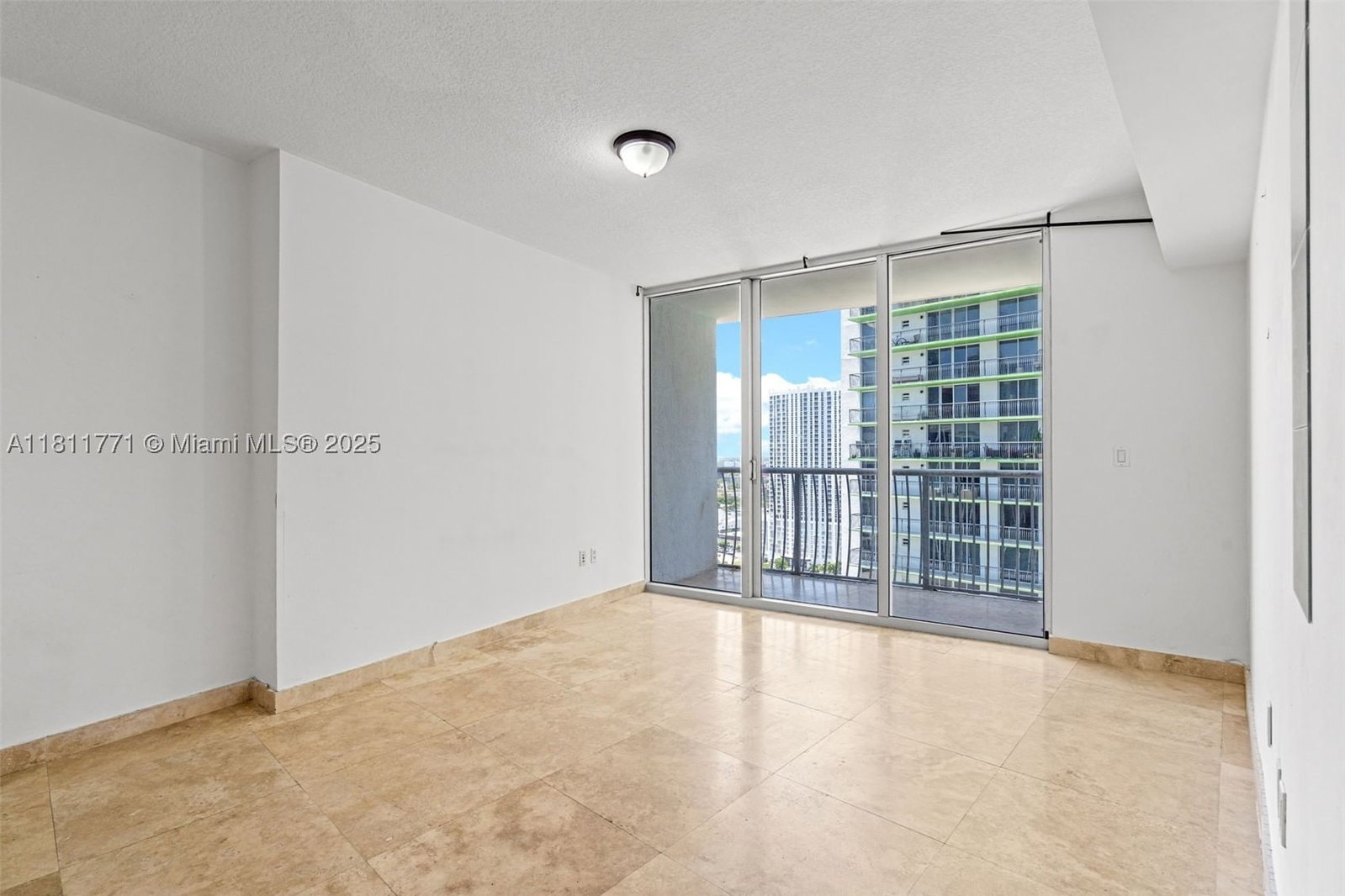 Real estate property located at 1750 Bayshore Dr #2809, Miami-dade, Opera Tower Condo, Miami, FL
