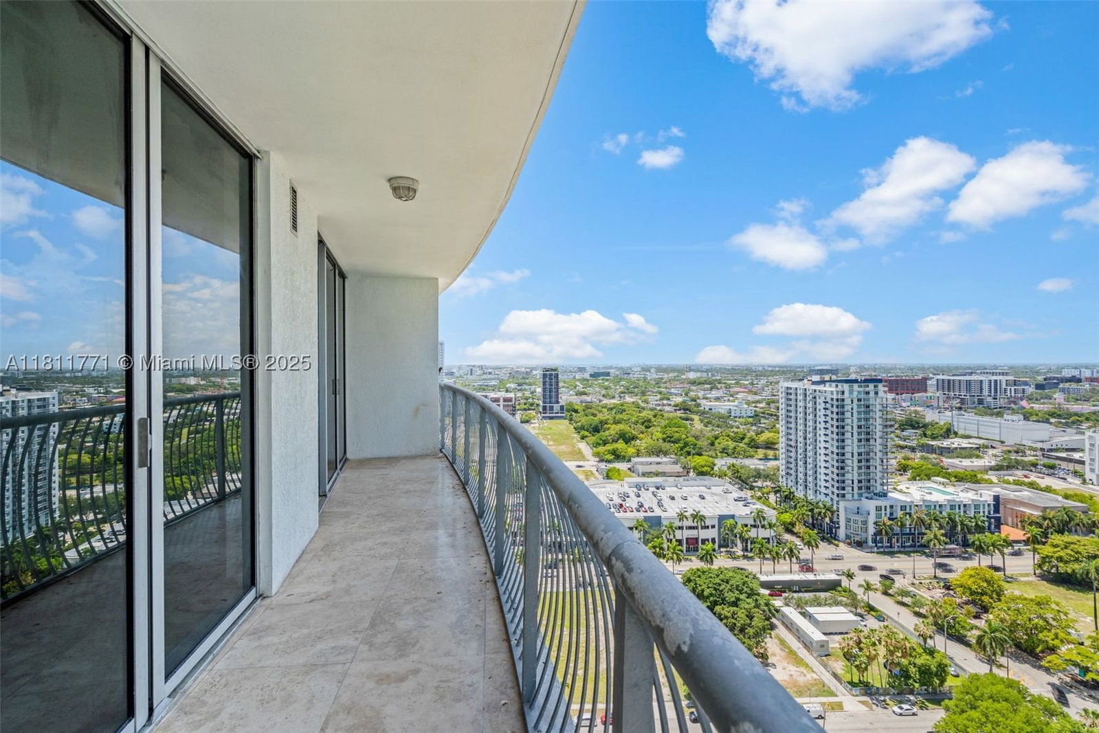 Real estate property located at 1750 Bayshore Dr #2809, Miami-dade, Opera Tower Condo, Miami, FL