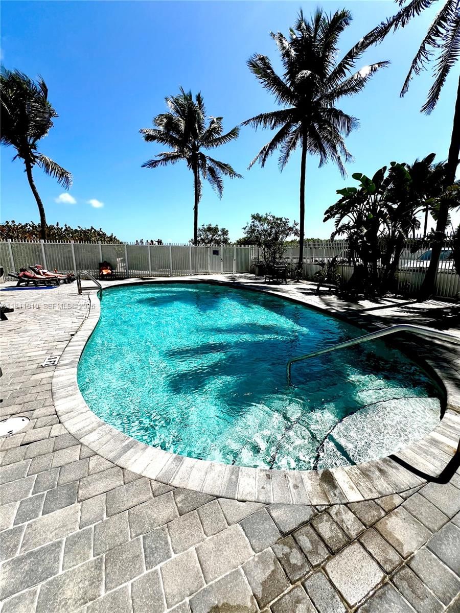 Real estate property located at 335 Ocean Dr #114, Miami-dade, Ocean Walk On South Beach, Miami Beach, FL