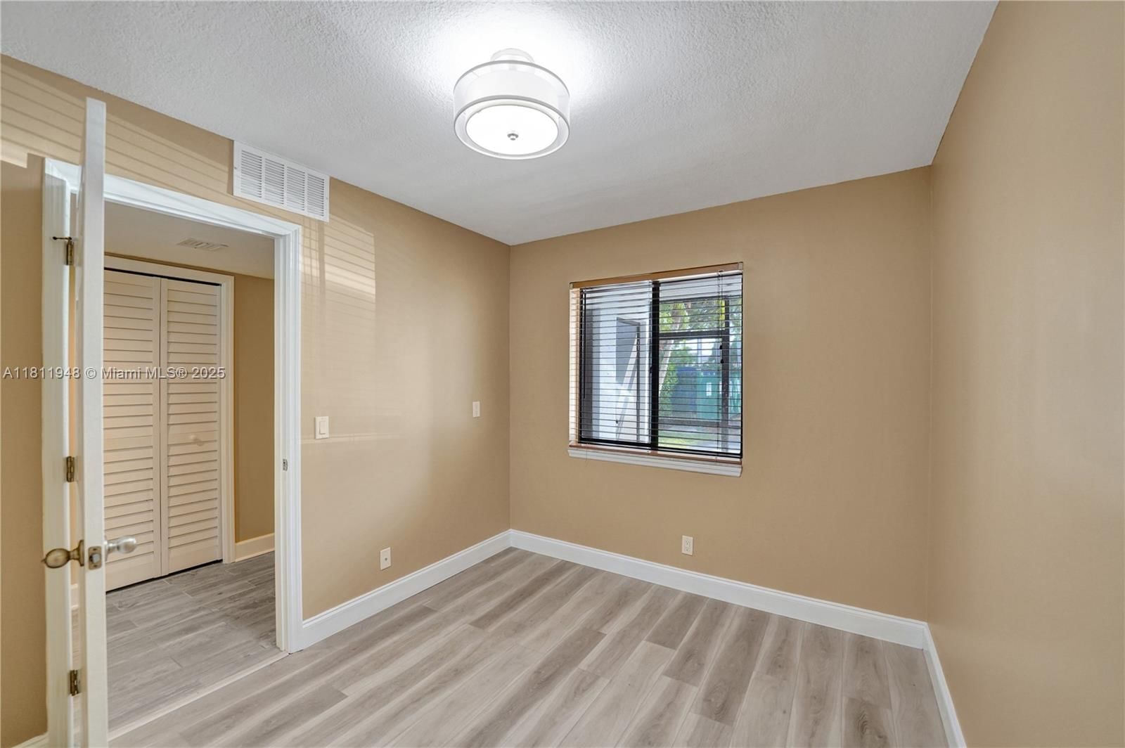 Real estate property located at 304 Racquet Club Rd #105, Broward, Gardens Of Bonaventure 11, Weston, FL
