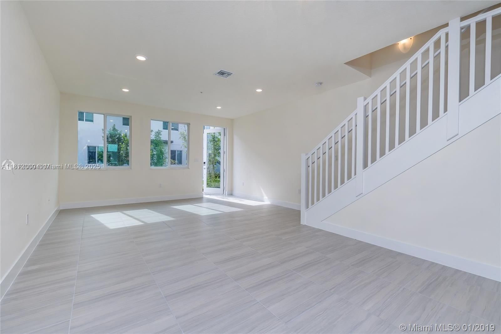 Real estate property located at 10226 64th Ter #104, Miami-dade, Landmark At Doral Condo N, Doral, FL