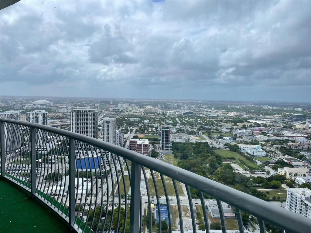 Real estate property located at 1750 Bayshore Dr #5615, Miami-dade, Opera Tower Condo, Miami, FL