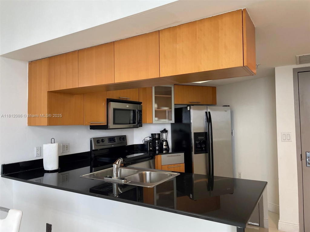 Real estate property located at 1750 Bayshore Dr #5615, Miami-dade, Opera Tower Condo, Miami, FL