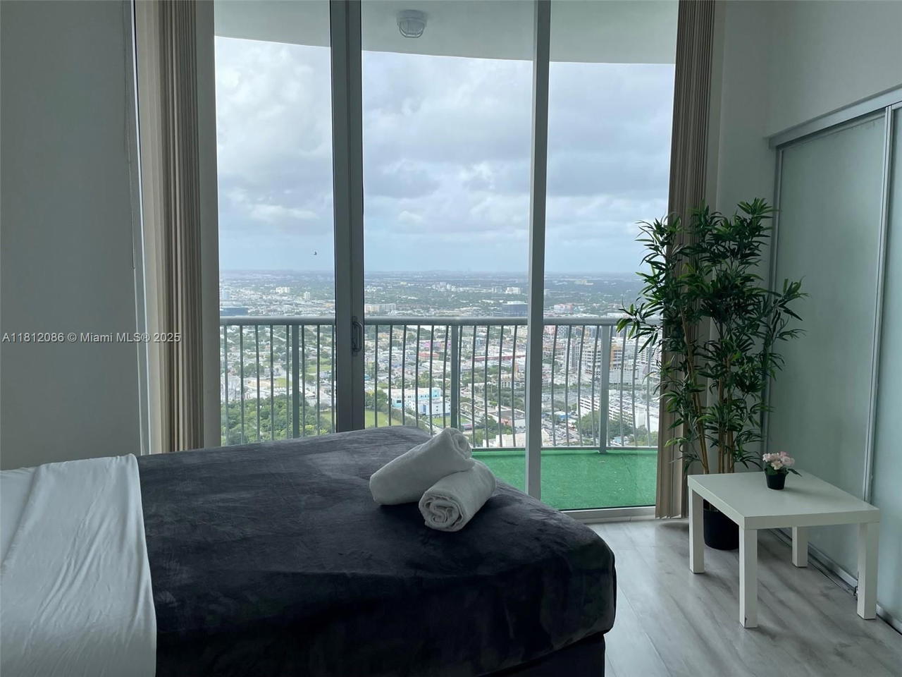 Real estate property located at 1750 Bayshore Dr #5615, Miami-dade, Opera Tower Condo, Miami, FL