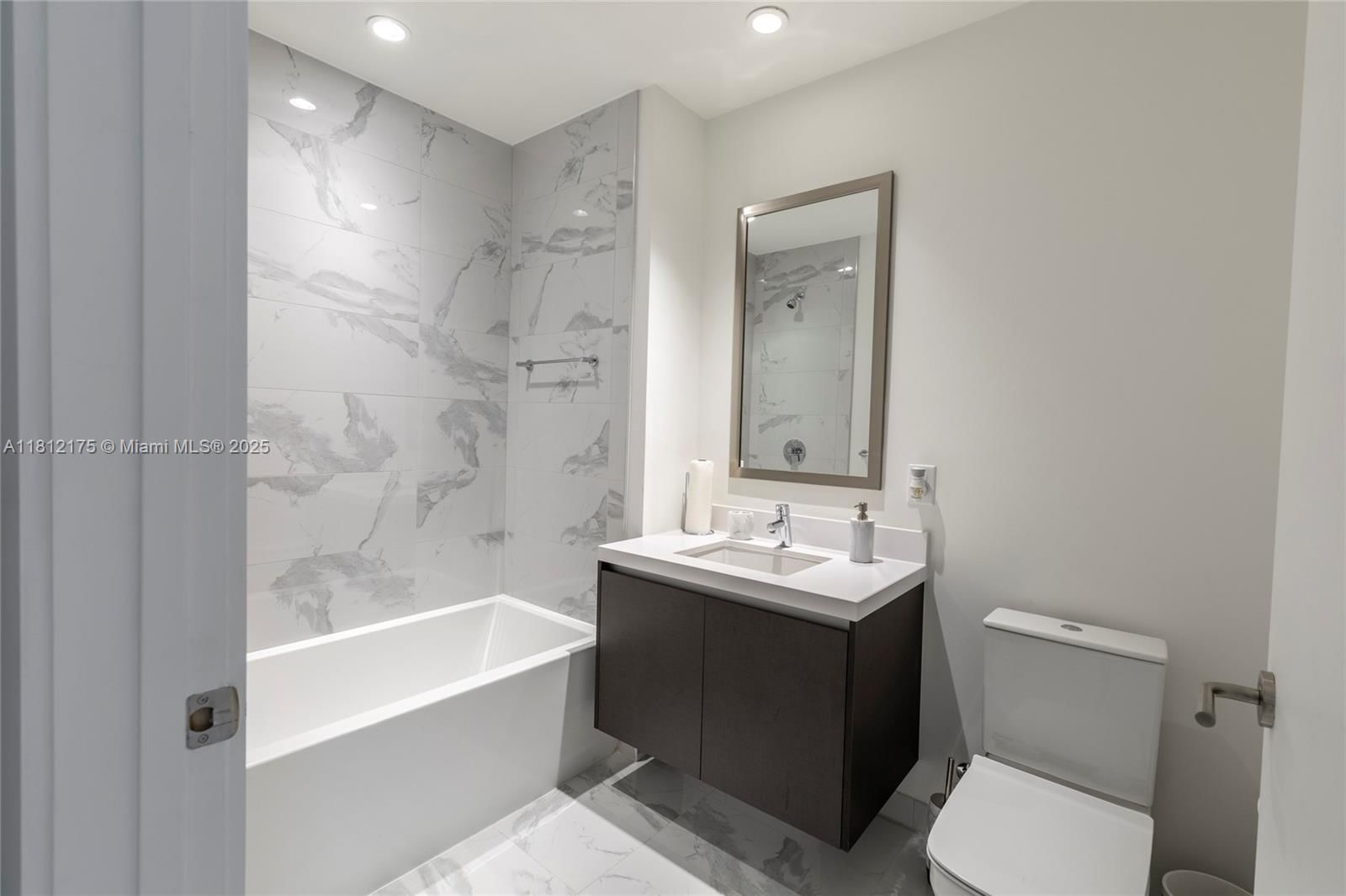 Real estate property located at 851 1st Ave #4410, Miami-dade, Paramount Miami Worldcent, Miami, FL