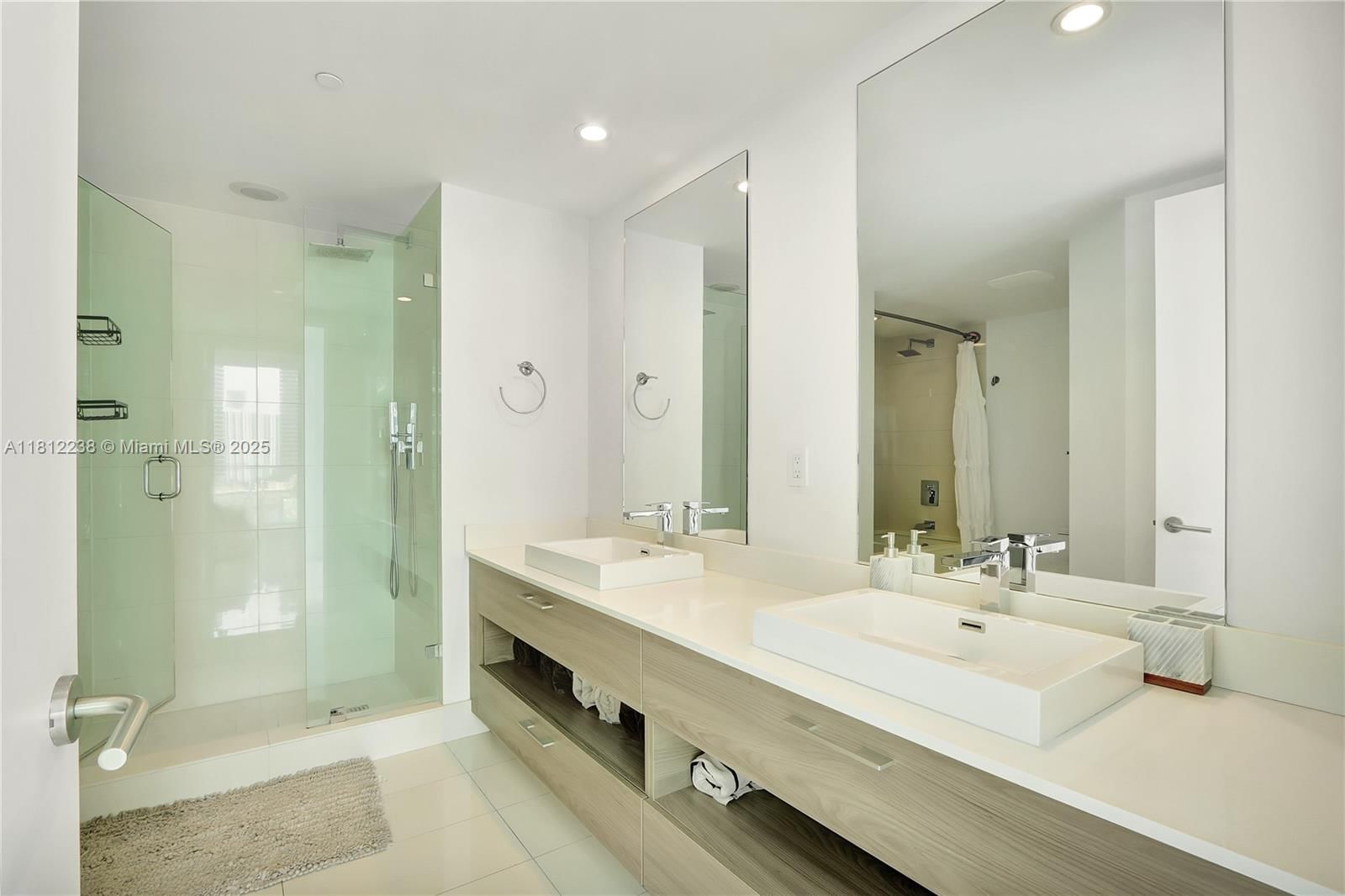 Real estate property located at 1300 Miami Ave #1610, Miami-dade, 1300 S Miami Avenue Condo, Miami, FL