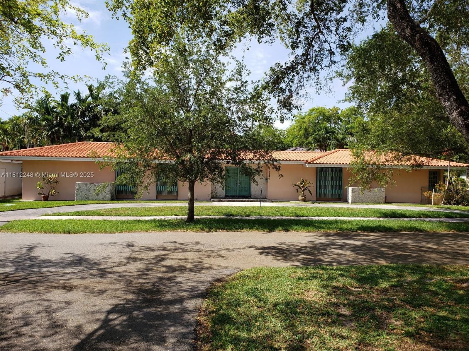 Real estate property located at 1240 La Mancha Ave, Miami-dade, Coral Gables Granada Sec, Coral Gables, FL