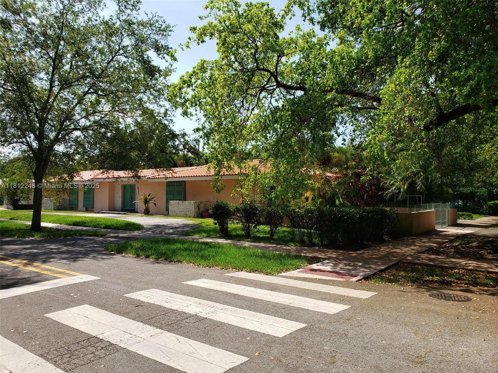Real estate property located at 1240 La Mancha Ave, Miami-dade, Coral Gables Granada Sec, Coral Gables, FL