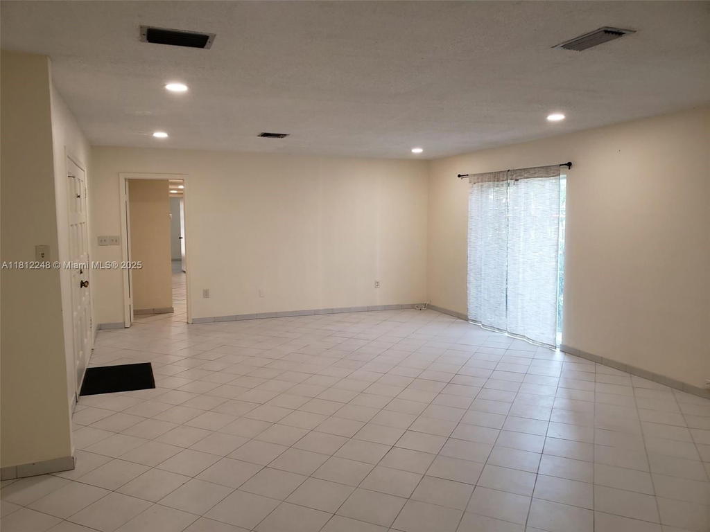 Real estate property located at 1240 La Mancha Ave, Miami-dade, Coral Gables Granada Sec, Coral Gables, FL