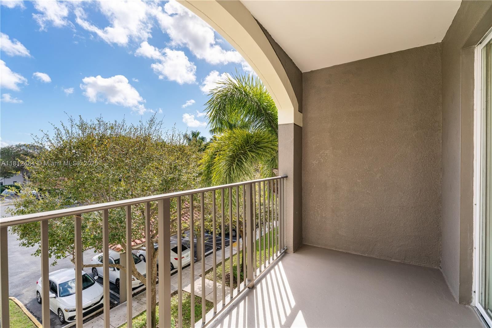 Real estate property located at 6821 44th St #302, Miami-dade, Gables Court, Miami, FL