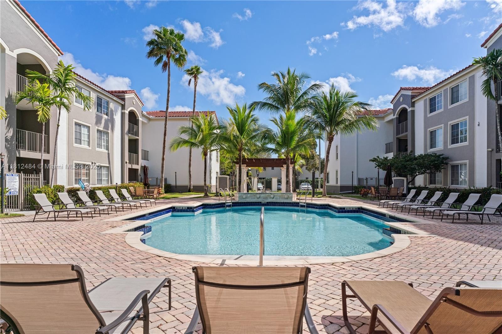 Real estate property located at 6821 44th St #302, Miami-dade, Gables Court, Miami, FL