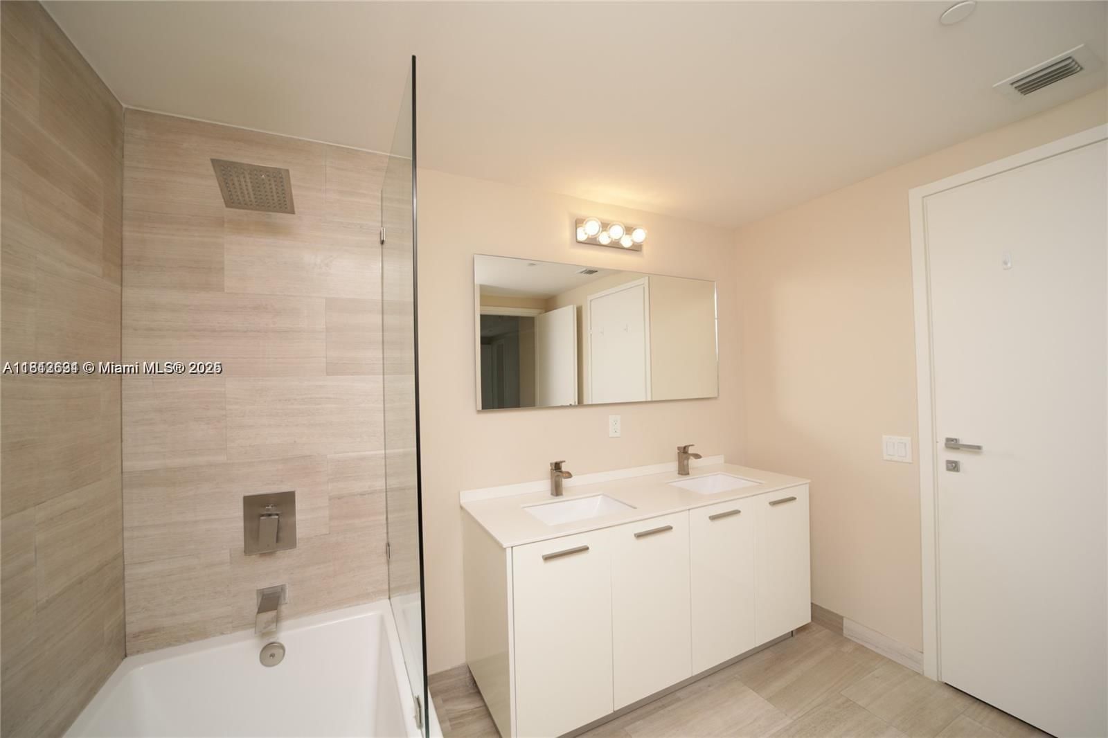 Real estate property located at 1300 Brickell Bay Dr #1006, Miami-dade, Brickellhouse Condo, Miami, FL
