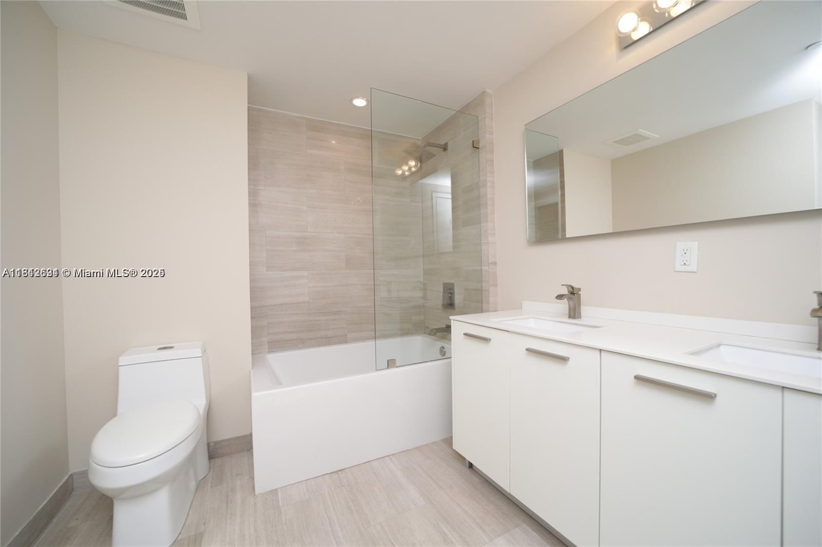 Real estate property located at 1300 Brickell Bay Dr #1006, Miami-dade, Brickellhouse Condo, Miami, FL